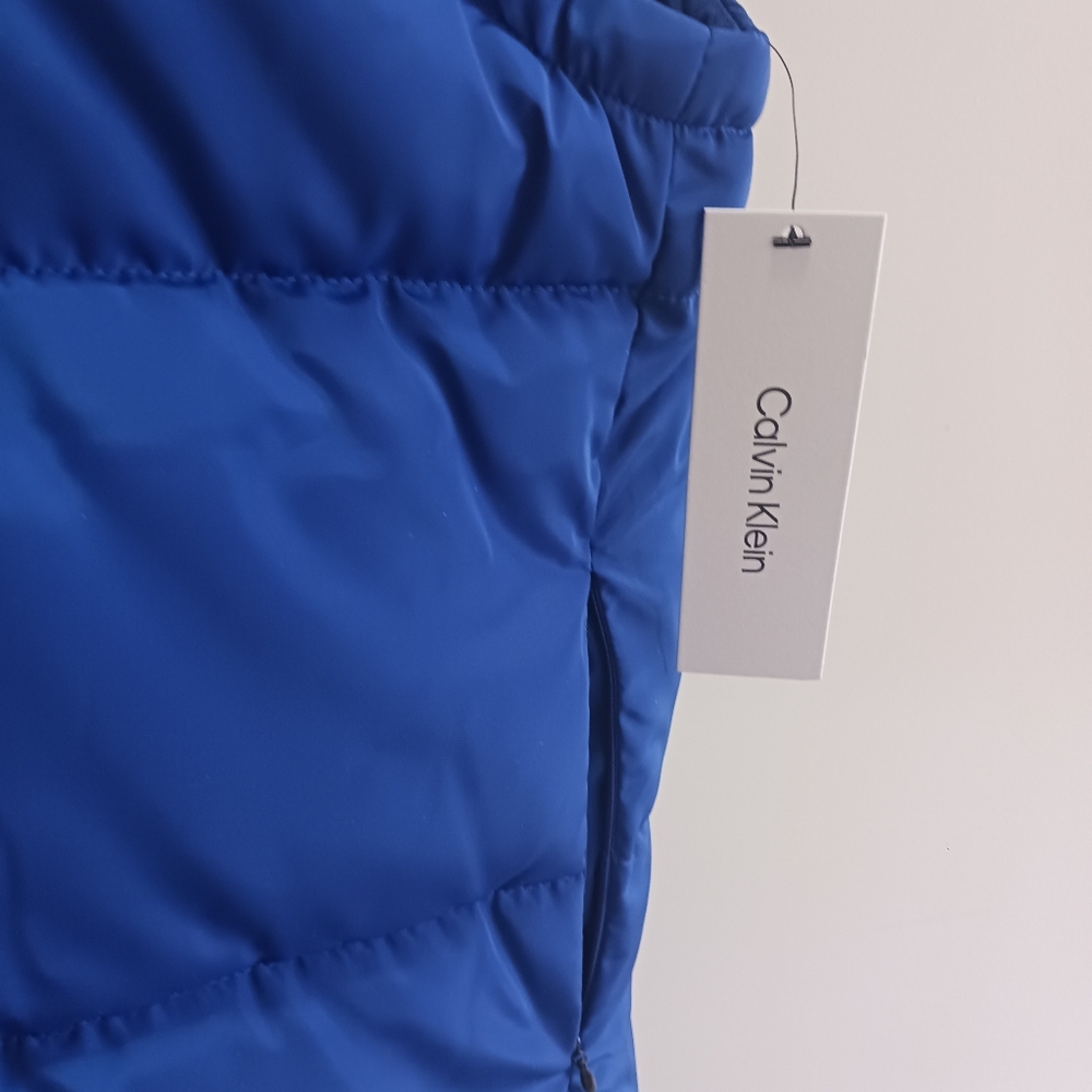 Calvin Klein - Picture 4 of 7